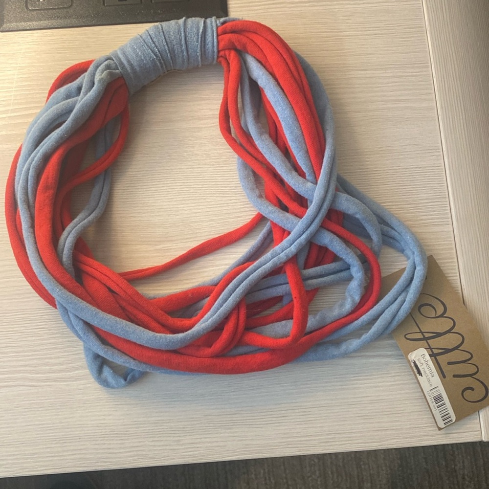 NWT stylish scarf/necklace